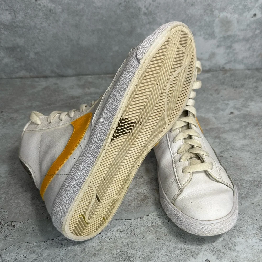 Nike Blazer Mid 77 White Orange Space GS Size 6Y‎ Trainers